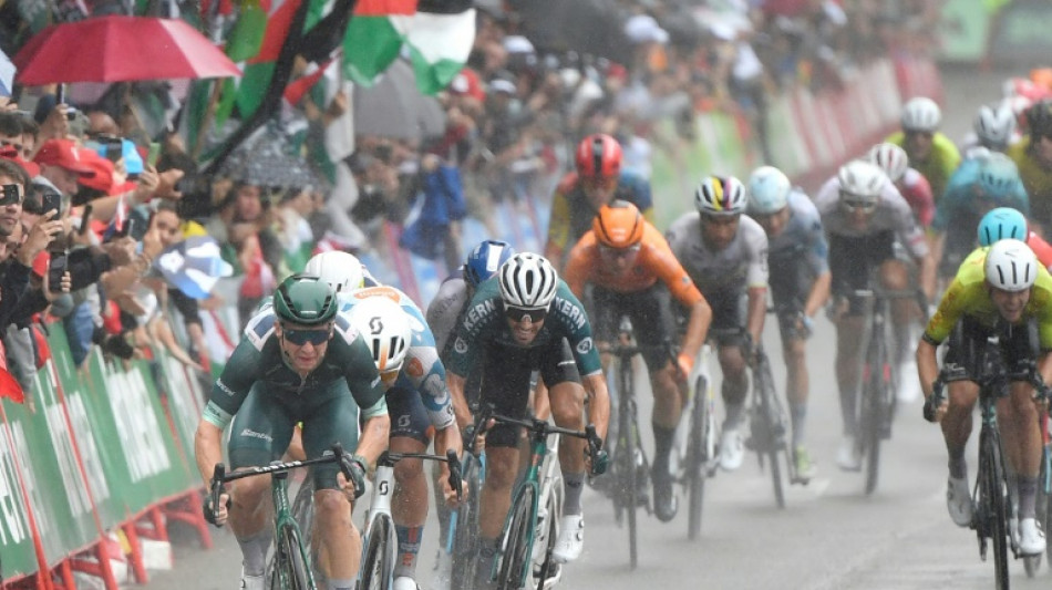 Aussies reign in rainy Spain as Groves wins Vuelta stage, O'Connor holds lead