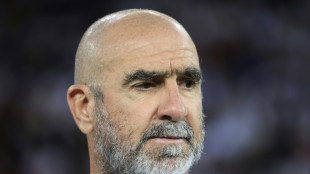 Foot: Eric Cantona honoré par son club formateur, l'AJ Auxerre