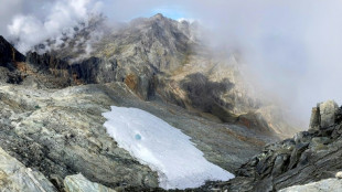 Un manto plástico para arropar lo que queda del último glaciar de Venezuela