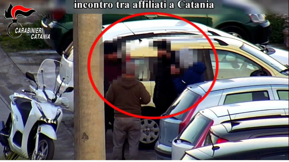 Sgominato gruppo Cosa nostra in rione Catania, 13 arresti