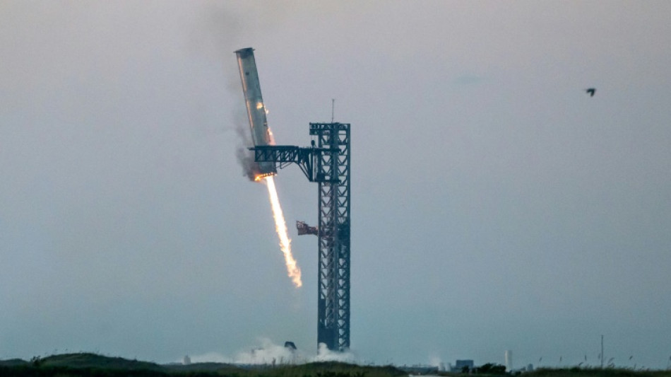 US-Raumfahrtunternehmen SpaceX gelingt erstmals Wiederauffangen von Raketenstufe