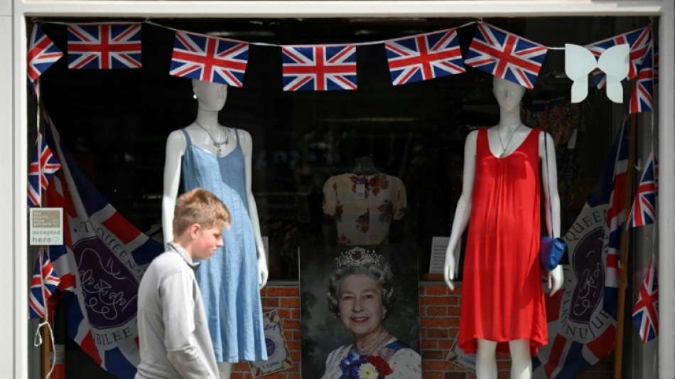 Elizabeth II au balcon pour lancer son jubilé de platine historique