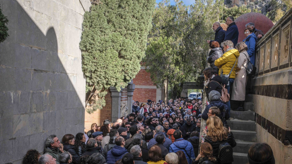 Tutti in fila per il mausoleo dei Florio