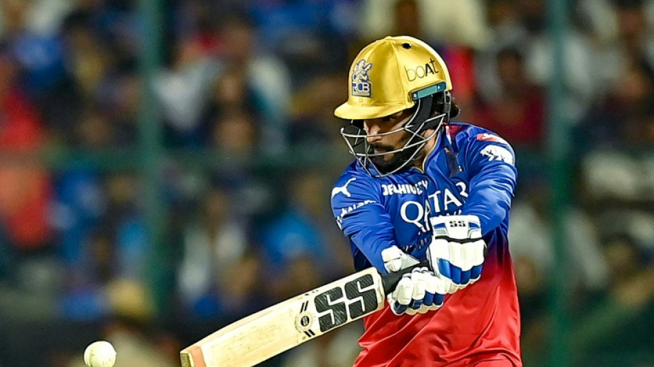 Bengaluru win five in row to keep IPL play-off hopes alive