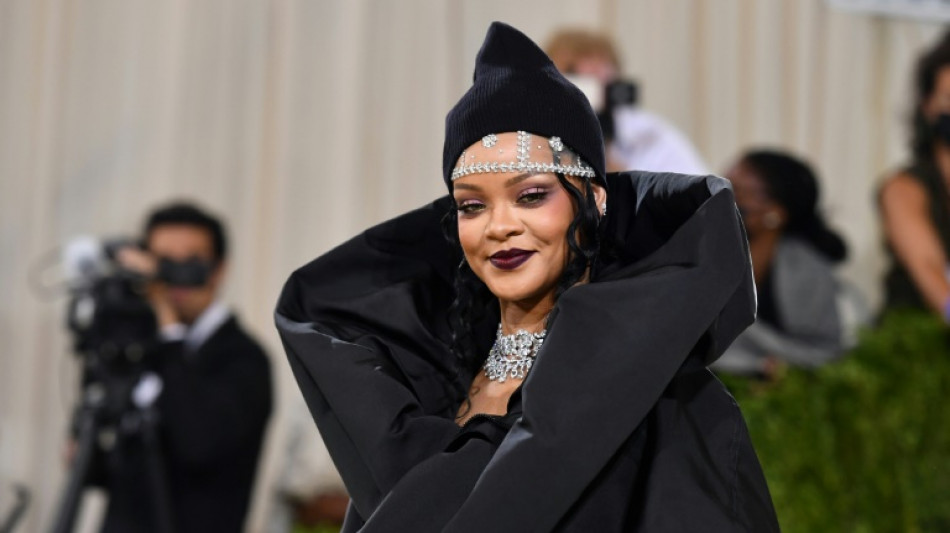 Rihanna de retour sur scène pour la mi-temps du Super Bowl