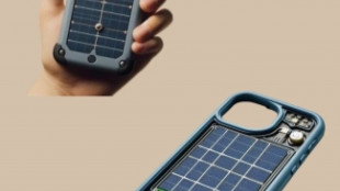 Studenti inventano cover carica cellulare a energia solare