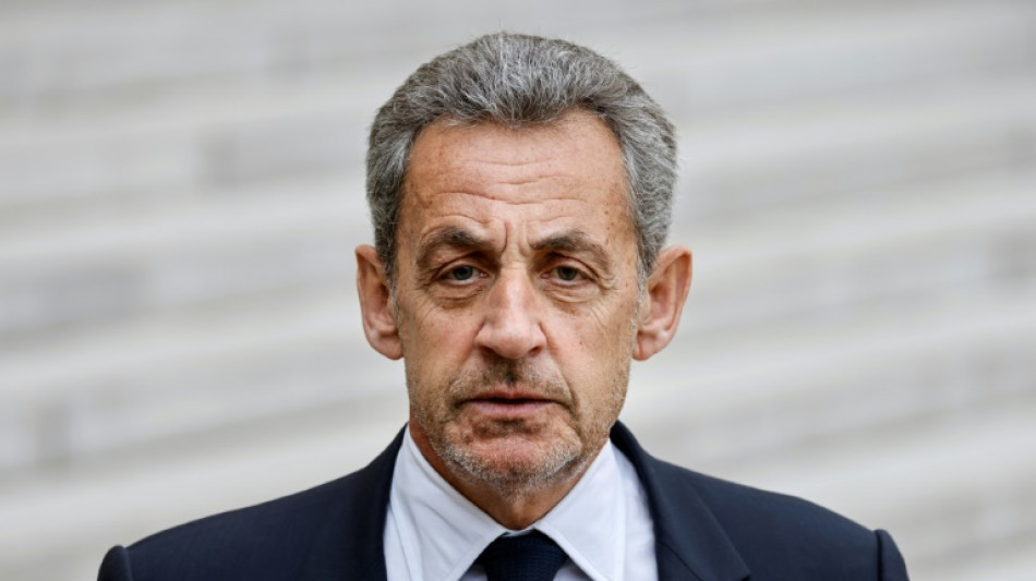 Ex-presidente francês Sarkozy é julgado por financiamento ilegal de campanha