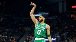 NBA: Boston accable Golden State, les Cavs plombent les Suns