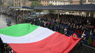 Frecce Tricolori sorvolano Roma e concludono la sfilata ai Fori