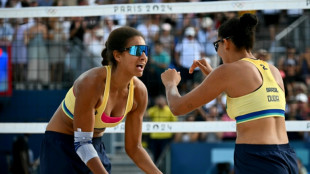 Ana Patrícia e Duda vencem letãs e vão às semis do vôlei de praia em Paris-2024