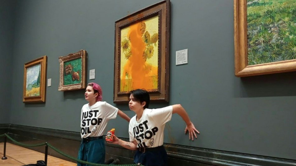 Ativistas que jogaram sopa em quadro de Van Gogh são declaradas culpadas em Londres