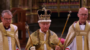 Charles III é coroado rei em cerimônia histórica em Londres