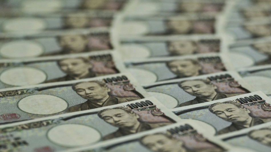 Yen hits 34-year low, equity markets mixed before key US data