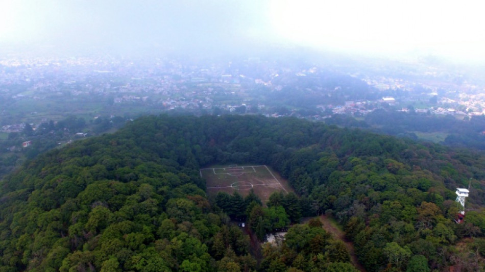 Disputan un torneo de fútbol en el cráter de un volcán inactivo de Ciudad de México