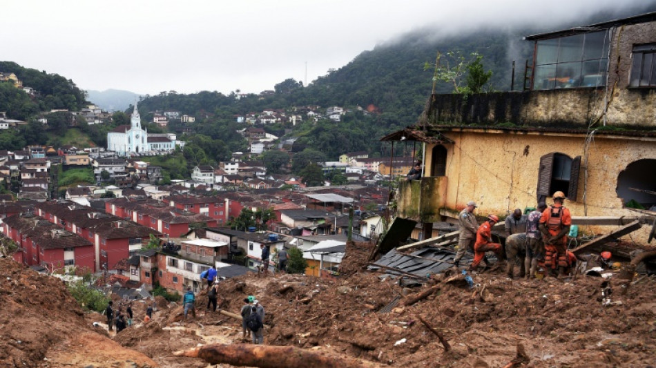 Los habitantes de Petrópolis, entre la desesperanza y la solidaridad