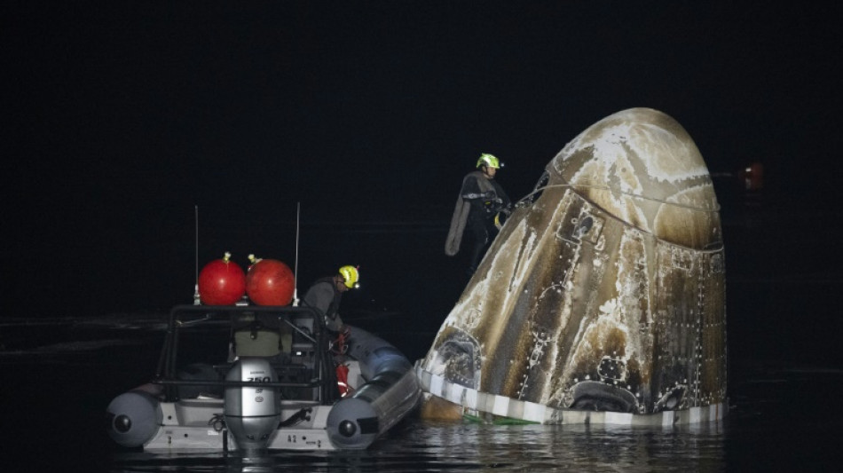 Tripulação da ISS pousa no mar do Golfo do México ao voltar à Terra