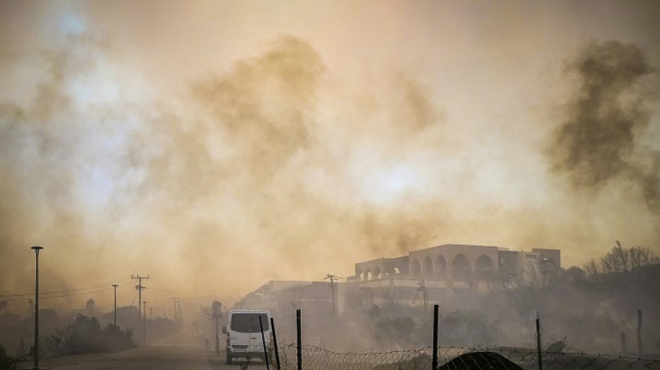 Grecia realiza mayor evacuación de su historia por incendios