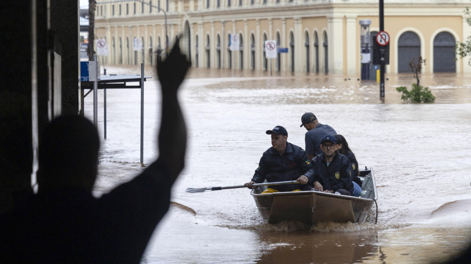 Alluvioni nel sud del Brasile, torna a salire il fiume Guaiba