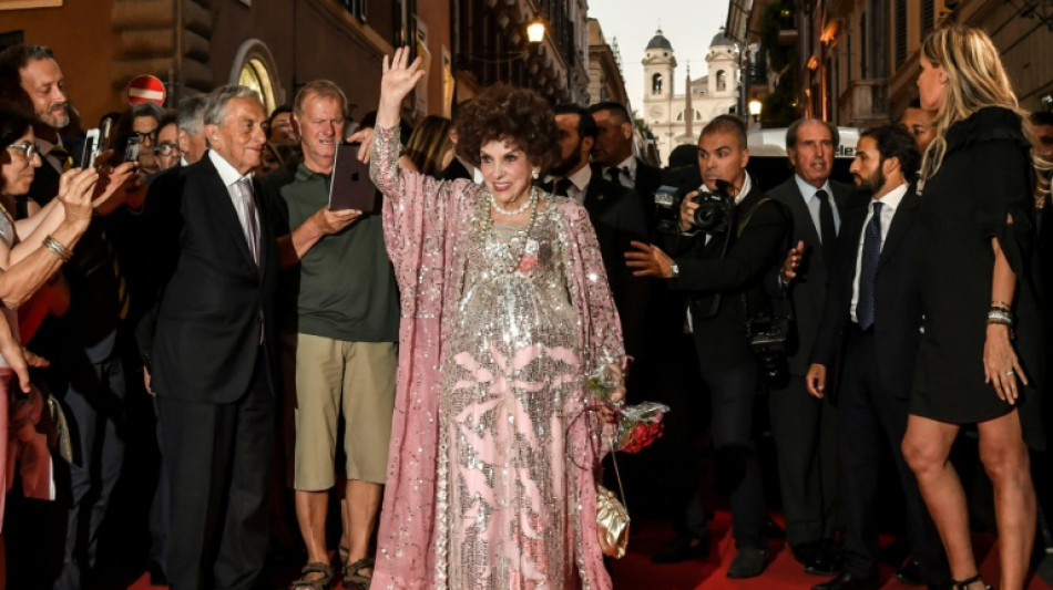 Gina Lollobrigida fue operada con exito tras una fractura de fémur