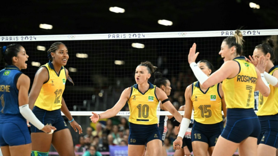 Brasil vence República Dominicana e vai à semifinal no vôlei feminino em Paris