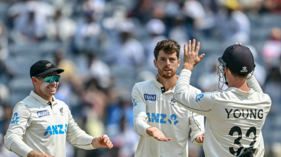 New Zealand lead by 301 after Santner's 7-53 in India Test