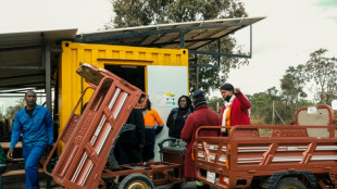 Triciclos a energía solar cambian la vida de las campesinas en Zimbabue