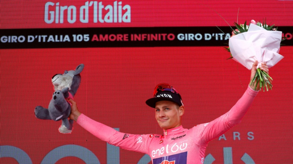 Van der Poel se viste con la primera 'maglia rosa' del Giro 2022