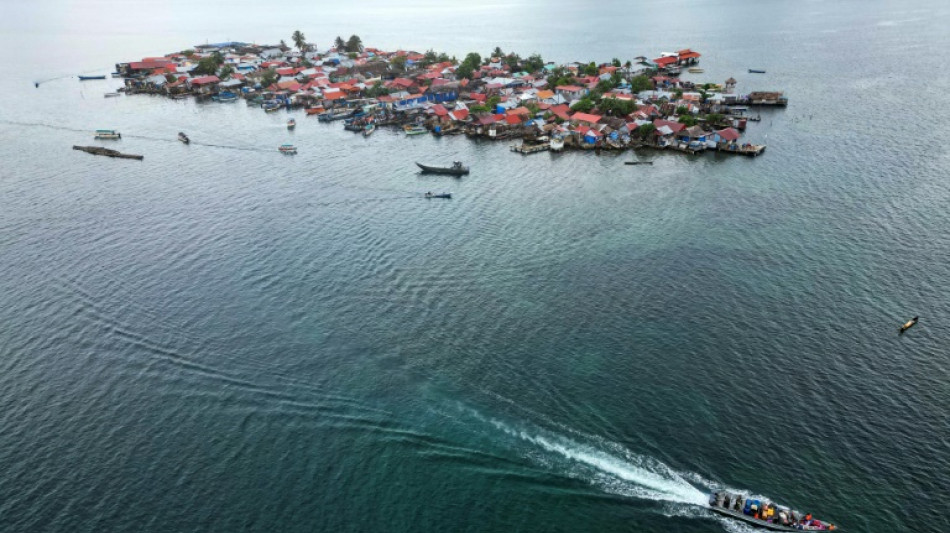 "La vida sigue": indígenas inician éxodo de isla panameña que devorará el mar