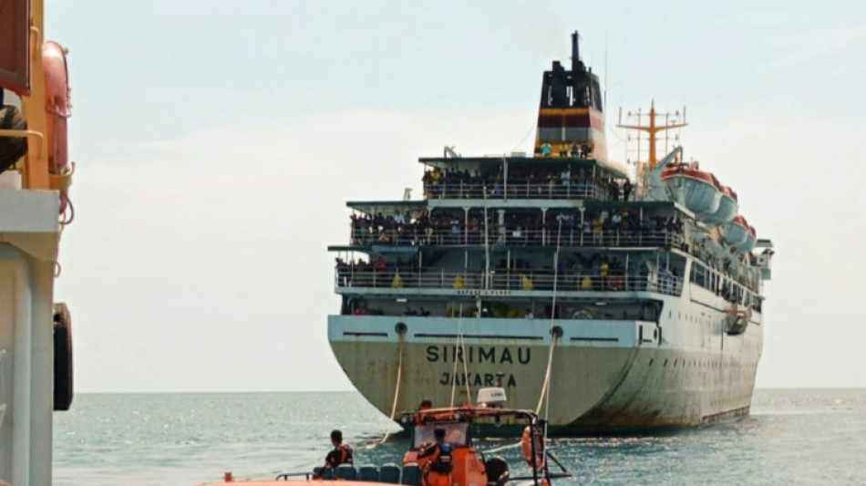 Indonésie: un ferry échoué sur des hauts fonds avec plus de 800 personnes à bord