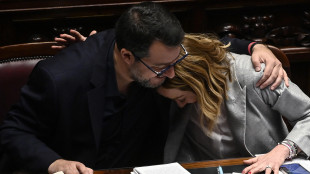 Abbraccio fra Meloni e Salvini in Aula alla Camera