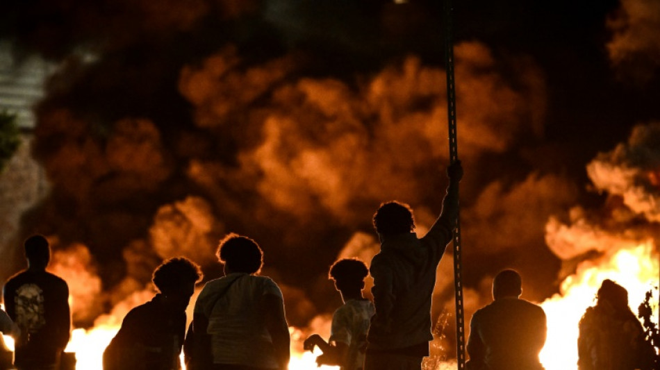 Francia refuerza el despliegue policial pero la violencia continúa con "menor intensidad"