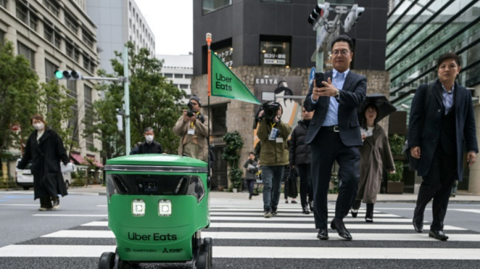 Uber Eats empieza repartos con robots en Tokio