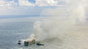 Brand an Bord von Autofrachter vor Ameland könnte noch "Tage dauern"