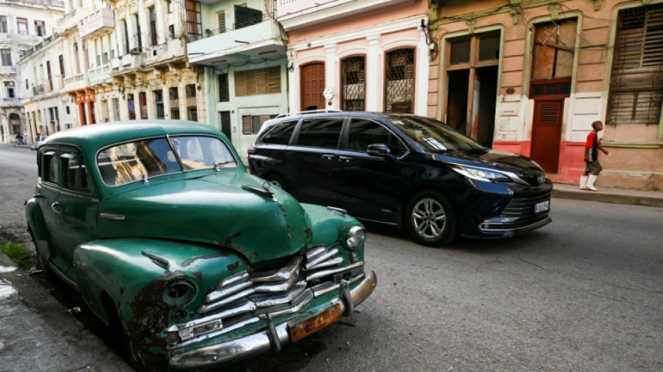 Luxo sobre rodas: carros de alto padrão roubam a cena dos clássicos americanos em Cuba