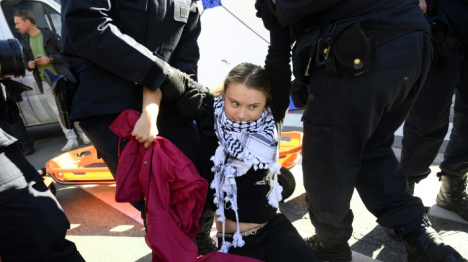 La activista ecologista Greta Thunberg es detenida en Bruselas durante una manifestación