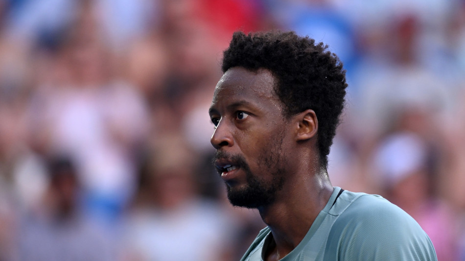 Australian Open: Monfils si ritira, Shelton ai quarti con Sonego