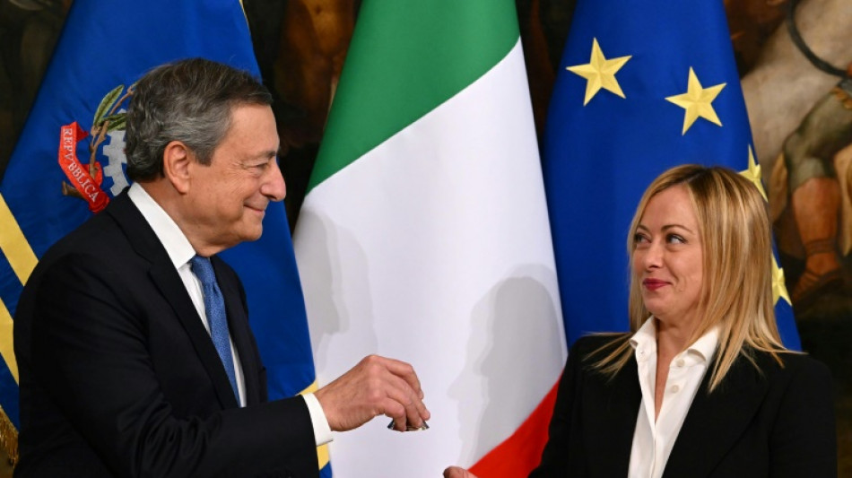 La ultraderechista Meloni, primera mujer en dirigir Italia, asume oficialmente su cargo