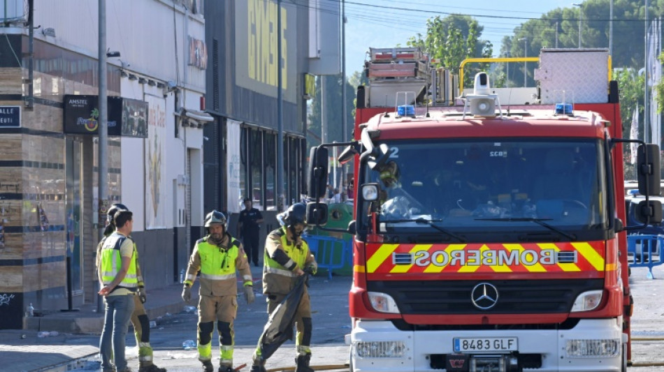 Um adulto e três menores morrem em incêndio de prédio na Espanha